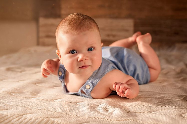 С завтрашнего дня увеличиваются пособия на детей