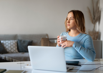 Рязанцам напомнили, что работодатели не могут принуждать работать в новогодние праздники