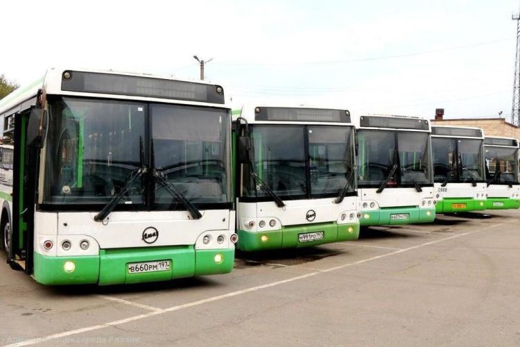 В рязанском автобусе №16 кондуктору стало плохо из-за духоты