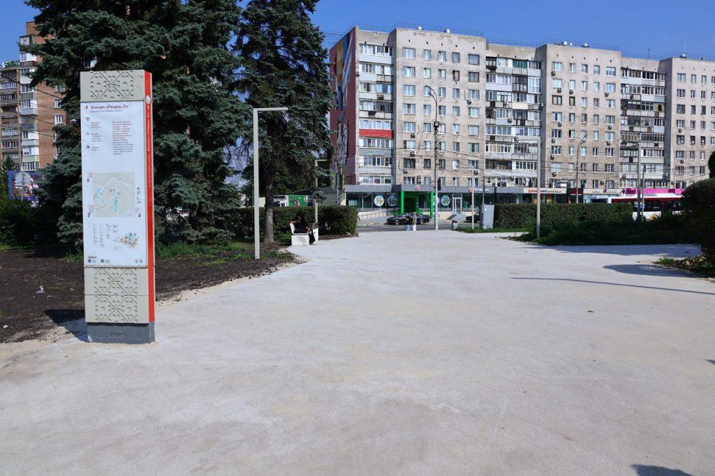 Мэр Рязани Виталий Артемов осмотрел ход работ по возведению стелы "Город трудовой доблести"