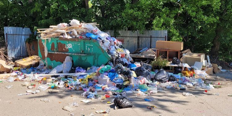 Мэрия рязанского Скопина отреагировала на жалобы жителей о переполненных мусорных контейнерах