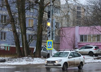 В Рязани на пересечении улиц 9-я Линия и Ленинского Комсомола устанавливают светофоры В Рязани на пересечении улиц 9-я Линия и Ленинского Комсомола устанавливают светофоры