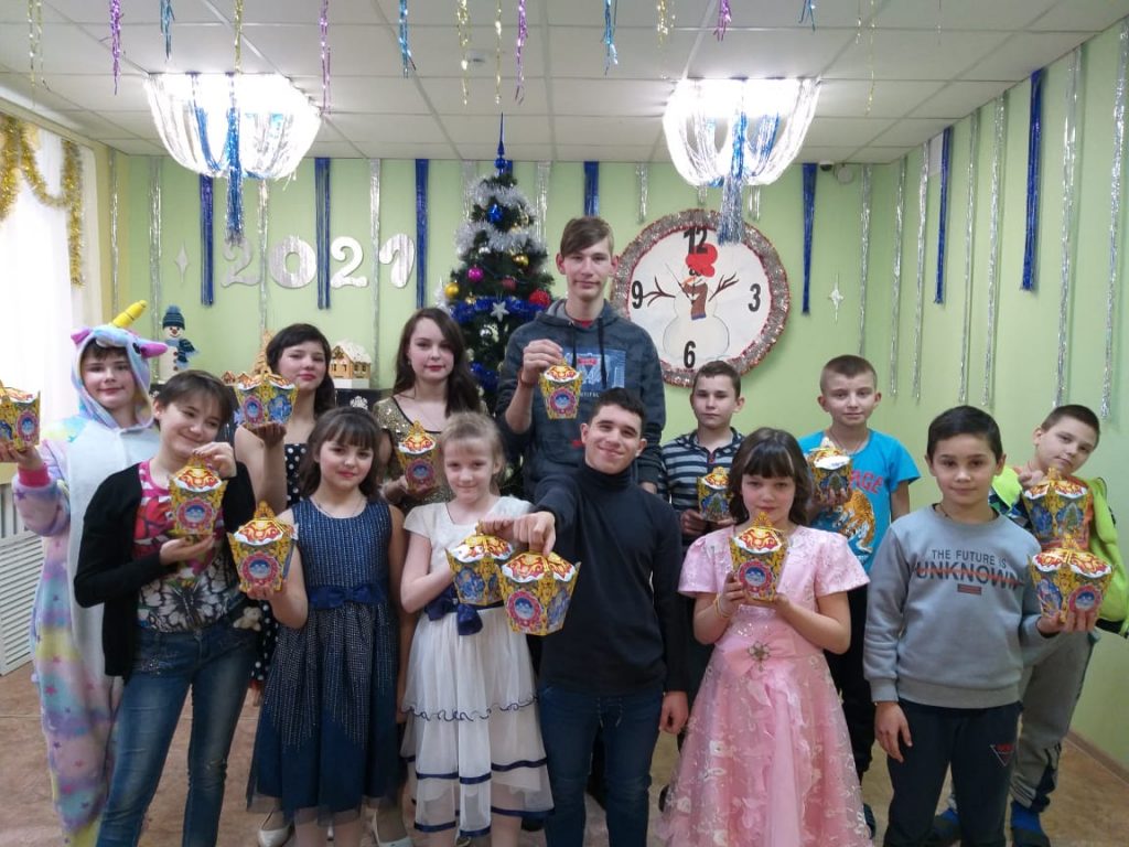Лидер рязанских коммунистов Денис Сидоров передал новогодние подарки ученикам Кущапинской школы