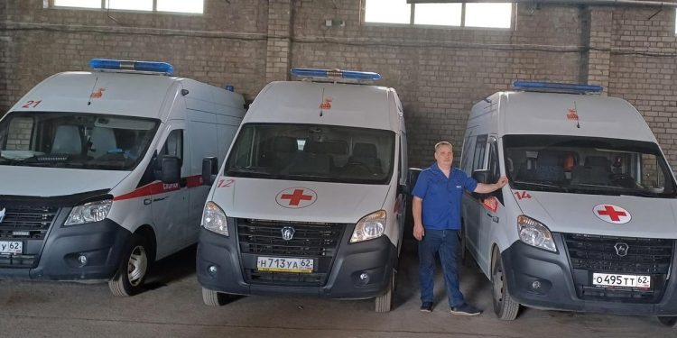 Автомобили рязанской скорой украсили к 80-летию Победы в Великой Отечественной войне