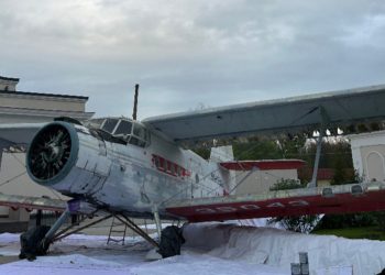 На территории Рязанской ВДНХ установили самолет Ан-2 «кукурузник» На территории Рязанской ВДНХ установили самолет Ан-2 «кукурузник»