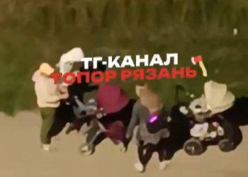 В рязанском Семчине засняли "музыкальную тусовку" матерей с колясками В рязанском Семчине засняли «музыкальную тусовку» матерей с колясками