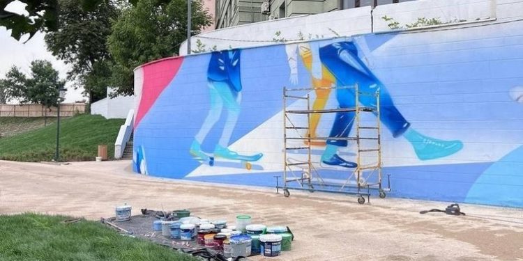 Рязанский художник Демкин приступил к созданию нового мурала на Лыбедском бульваре