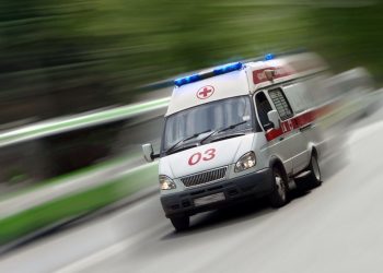 Рязанский строитель поскользнулся на льду и сломал ногу