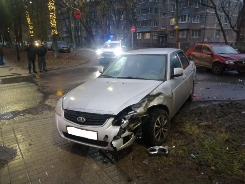 В ДТП на Московском шоссе пострадали два человека, в том числе 17-летний подросток