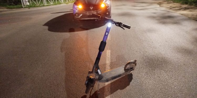 На улице Западной сбили 16-летнего самокатчика