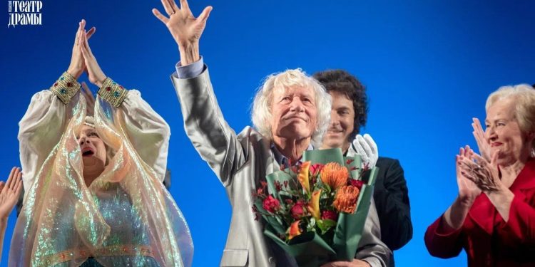 В Рязанском театре драмы отпраздновали 85-летние артиста Сергея Леонтьева