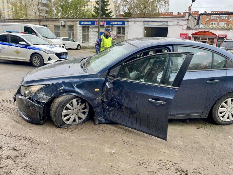 В ДТП на улице Нахимова пострадали два водителя