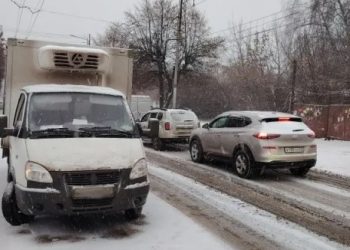 На улице Чкалова водитель ГАЗели сбил коляску с грудным ребенком