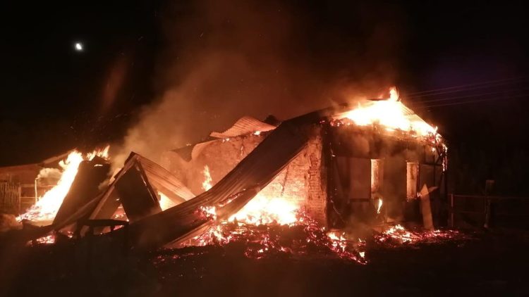 В Старожиловском районе горел кирпичный дом