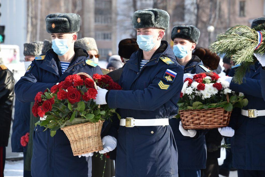 Любимов принял участие в памятных мероприятиях, посвященных Дню защитника Отечества