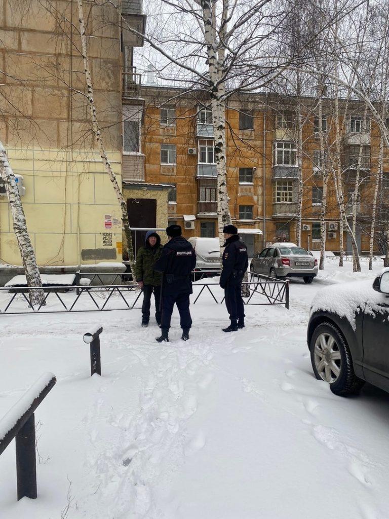 В центре Рязани засняли проверяющих у прохожих документы полицейских