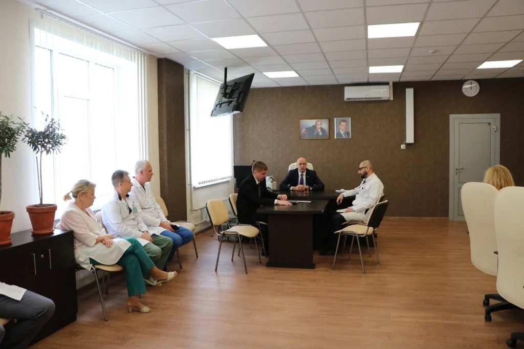 Вице-губернатор Артем Бранов проверил работу Рязанского онкодиспансера