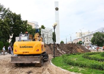 Мэр Рязани Артемов проконтролировал ход реконструкции и благоустройства на площади Победы Мэр Рязани Артемов проконтролировал ход реконструкции и благоустройства на площади Победы