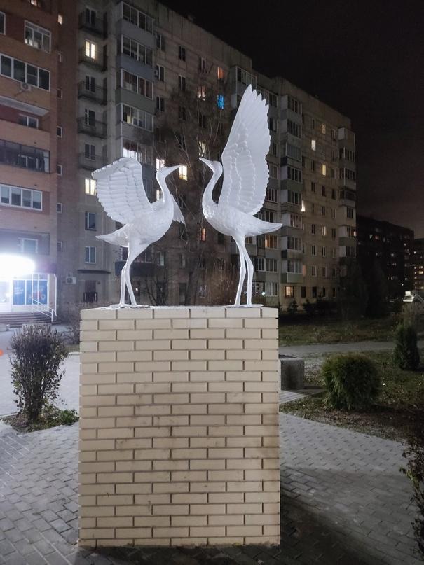 В рязанском Канищеве установили новую скульптуру в сквере "Белых журавлей"