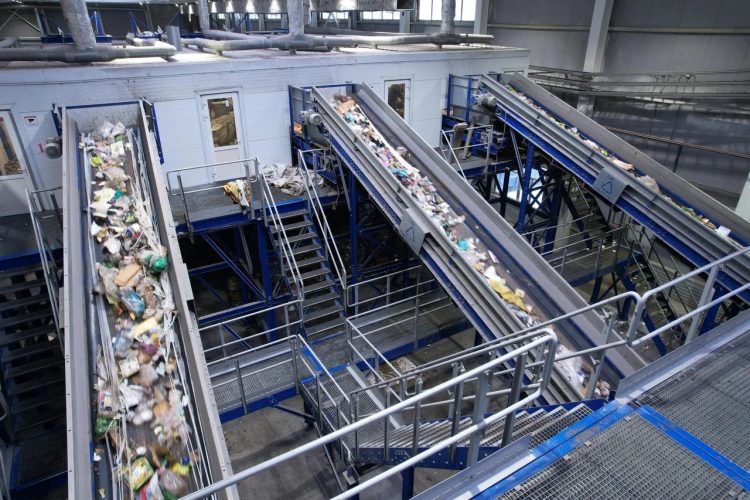 В России открылся крупнейший завод по переработке мусора