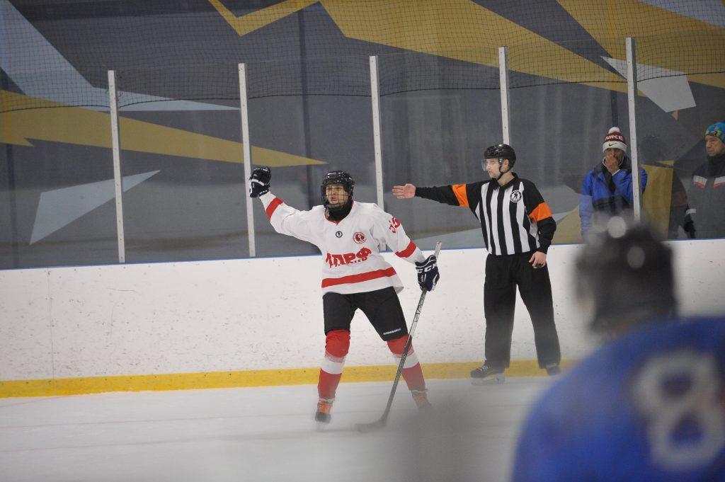 Новая победа хоккейной команды КПРФ