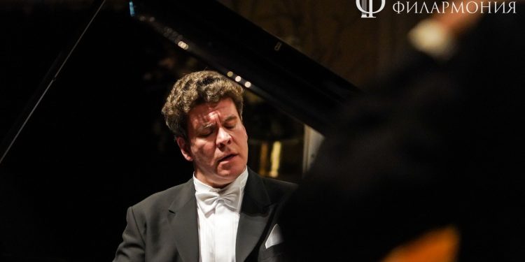 В Рязанской филармонии выступил пианист-виртуоз Денис Мацуев