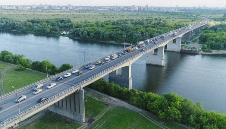 Ограничения для большегрузов на мосту через рязанскую Оку продлили до 2026 года
