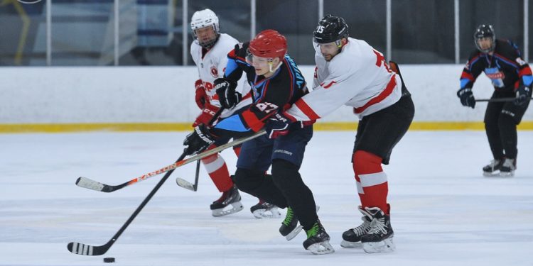 ХК КПРФ вновь завоевал «Кубок Надежды» ХК КПРФ вновь завоевал «Кубок Надежды»