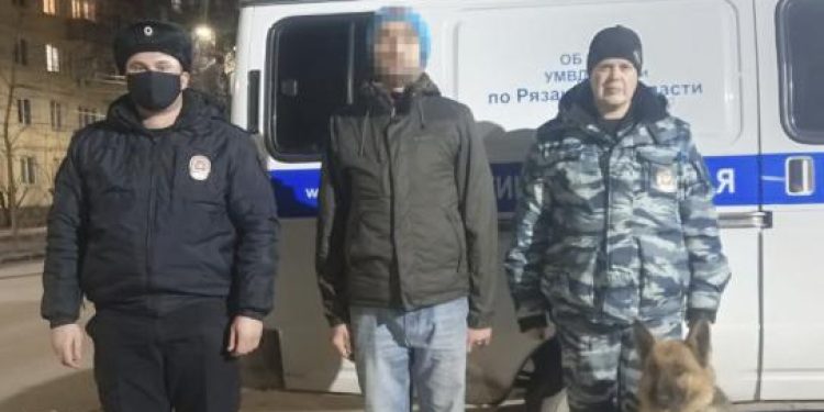В рязанском поселке Шпалозавода полиция задержала 38-летнего мужчину с наркотиками