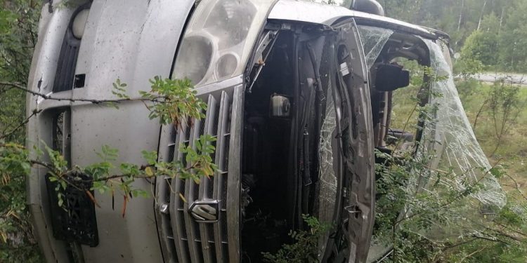 В Путятинском округе перевернулся минивэн, пострадали 6 человек