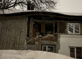 В Рязани рухнула стена жилого дома В Рязани рухнула стена жилого дома