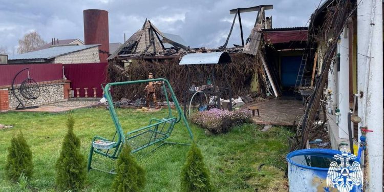 В Рязанском районе горела хозпостройка В Рязанском районе горела хозпостройка