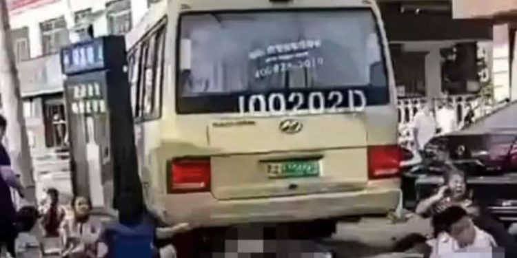 11 учеников средней школы погибли от наезда автобуса