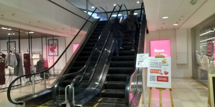 Рязанка пожаловалась на неработающий эскалатор в ТРЦ «Малина»