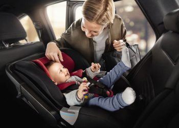 В России выросли штрафы за неправильную перевозку детей в машине