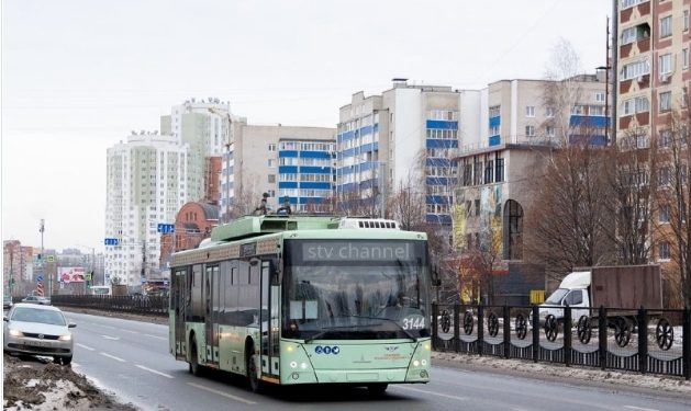 В Рязани на конечной остановке без контактной сети засняли новый троллейбус