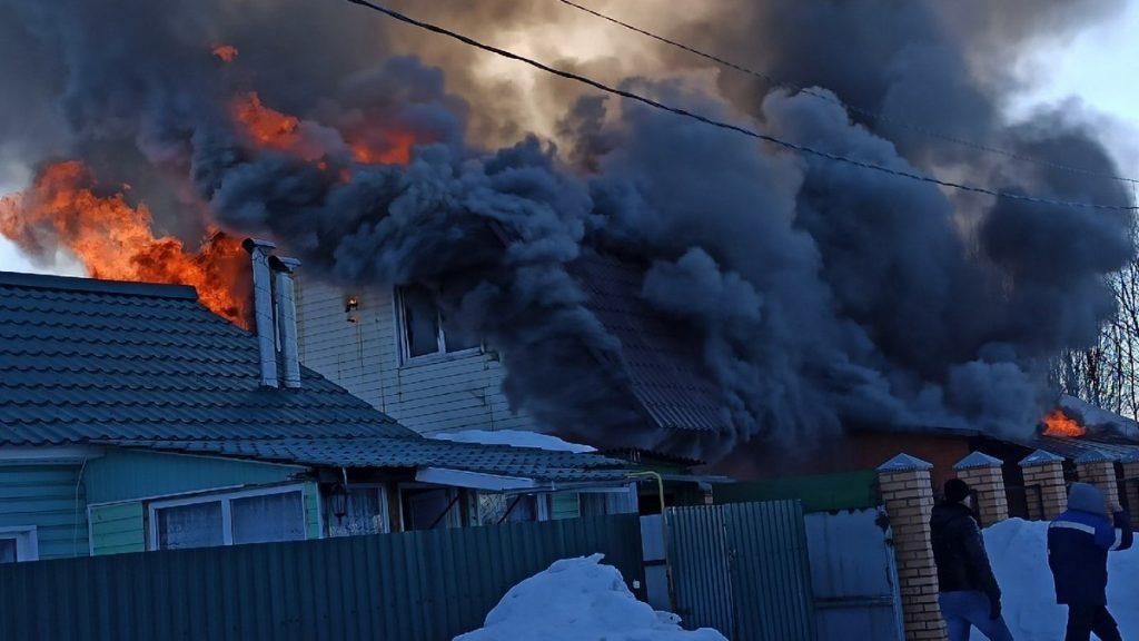 В Скопинском районе загорелся частный дом