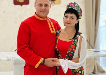 Супруги из рязанского Скопина отпраздновали годовщину свадьбы в русских народных костюмах Супруги из рязанского Скопина отпраздновали годовщину свадьбы в русских народных костюмах