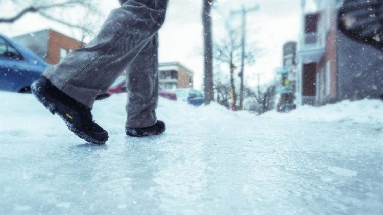 Рязанцев предупредили о гололедице и ледяном дожде