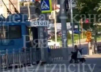 Бастрыкин поручил провести проверку после высадки инвалида-колясочника из рязанского троллейбуса Бастрыкин поручил провести проверку после высадки инвалида-колясочника из рязанского троллейбуса