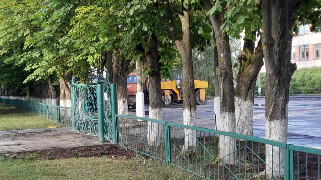 В рязанском Новомичуринске около школы №2 положили новый асфальт