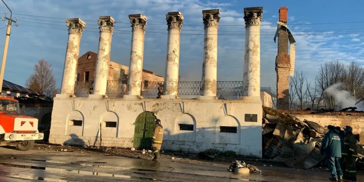 В рязанском Касимове продадут сгоревший дом Барковых В рязанском Касимове продадут сгоревший дом Барковых