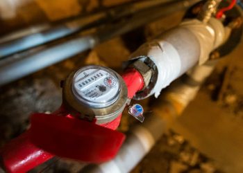 Поверка счетчиков воды: установка и замена квартирных и общедомовых приборов учета