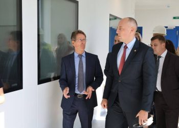 Бранов проконтролировал ход строительства фармзавода «Октафарма-Фармимэкс» в Скопинском районе