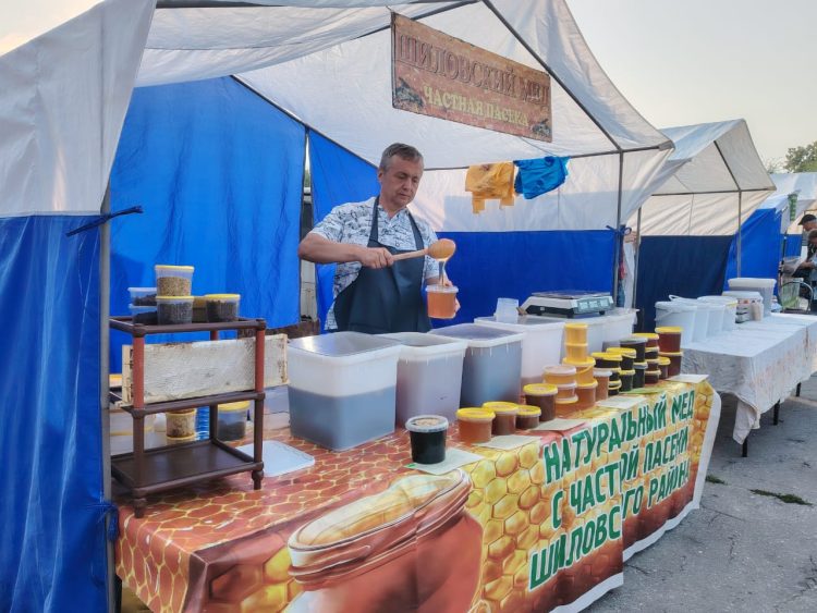 На рязанских ярмарках выходного дня купили 5,5 тонны мяса и 4 тонны молока