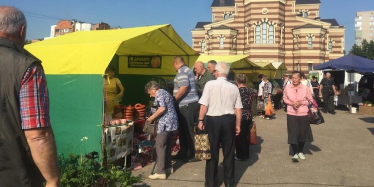 На ярмарках выходного дня в Рязани горожане купили 1,1 тонны яблок