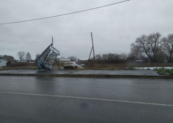 В Рыбновском районе водитель на каршеринге снес остановочный павильон