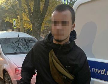 В центре Рязани задержали 21-летнего молодого человека с наркотиками