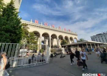 Задержки рейсов и дефицит билетов усложняют поездки в Сочи