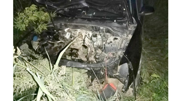 В рязанских Сараях водитель не справился с управлением "Volkswagen" и врезался в столб